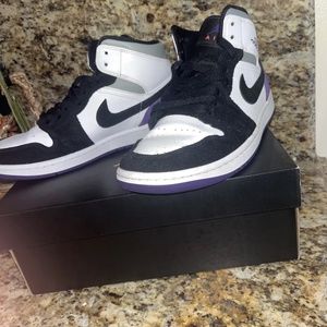 Jordan I mid size se purple